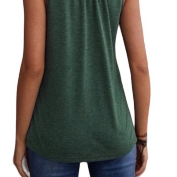 New Green keyhole sleeveless tank top - Picture 8 of 8